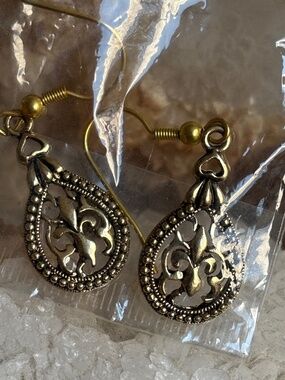 Boho Antique Bronze Fleur-de-Lis Teardrop Dangle Earrings - NWT
